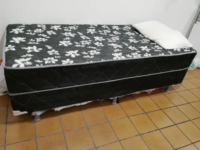 Vendo cama box solteiro, usada 40 dias. *, Cecília Brasil 553 , centro BV.
