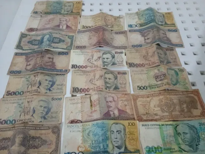 Lote de moedas e notas Nacionais Antigas