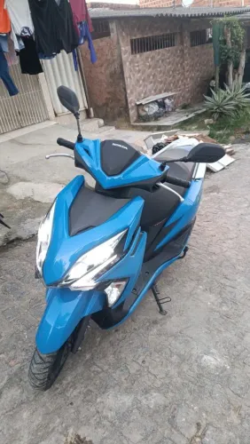 Honda Elite 2020 com apenas nove mil km rodados 