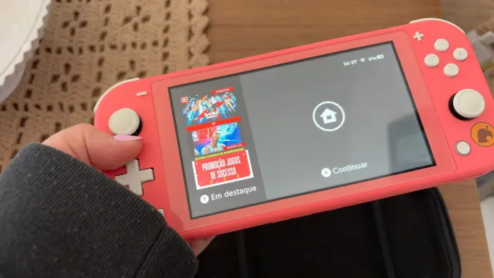 Nintendo Switch Lite Ed. Especial Animal Crossing + Super Bomberman R + Case
