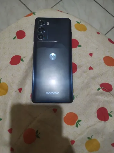 Vendo moto g200 5g perfeito funcionando bateria dura 2 dias 256gigas de memória