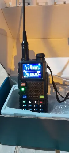 Rádio de comunicação ; VHF, UHF, FM, AM, e GPS.