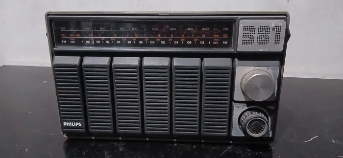 Rádio Philips 381 funcionando