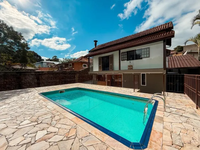 Casa à venda no condomínio Terras do Madeira