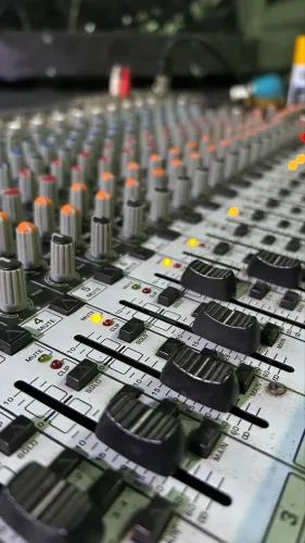 Mesa 24 canais Behringer