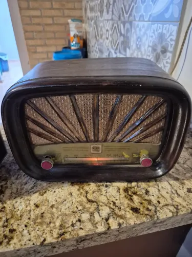 Rádio antigo Semp. Decada de 50.