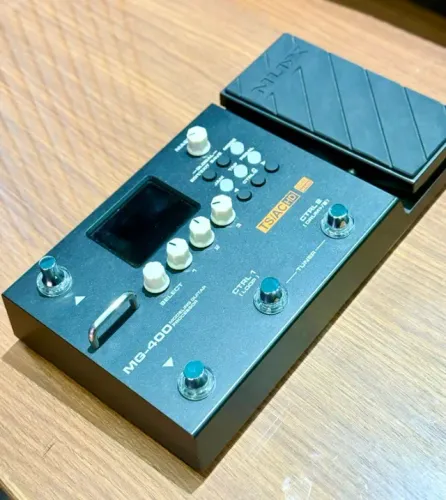 Pedaleira NUX MG-400 - Estado de Nova
