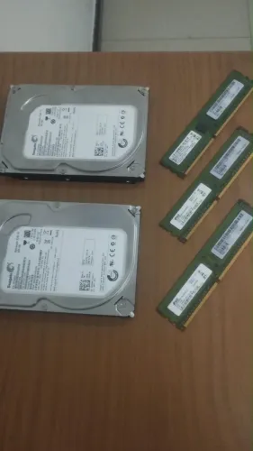 Lote 2 HD Seagate sata 250 gb + 3 placas de memoria