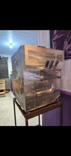 Vende-se MÁQUINA DE AÇAÍ FROZEN
