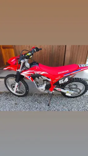 CRF 250f 2023 filé moto ainda com os pneus originais 