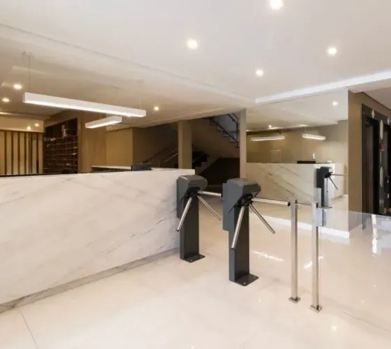 Excelente escritório para alugar 4° andar - 34 m2 - Bairro Água Verde - Portaria 24h R$