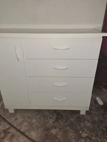 Cômoda semi nova em perfeito estado