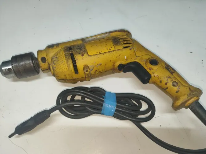 Furadeira de impacto 220v Stanley