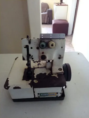 Máquina de costura semi industrial bracob.