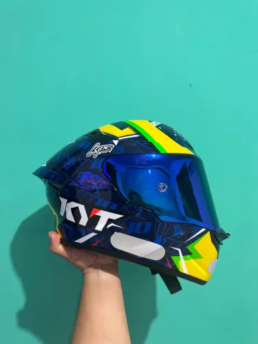 Capacete KYT piloto Diogo Nogueira
