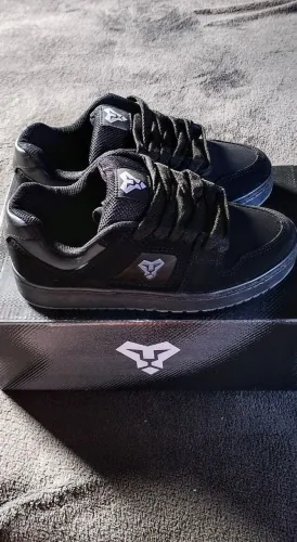 Tênis Lejon preto unissex