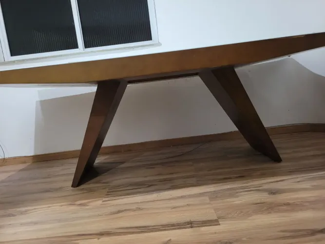 Mesa de Jantar Moderna - Design Elegante e Imponente