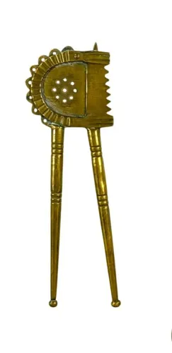 Antiga e raro cortador em Bronze sementes duras da palmeira de Areca Seed BETEL NUT CUTTER