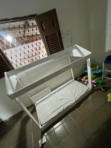 Cama montessoriana infantil