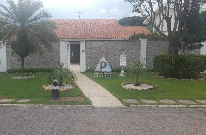 Casa em condomínio - 4 quartos, sendo 1 suíte master, piscina, varanda gourmet - Rio Mar -