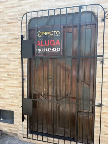 Kitnet com Garagem no Centro - R$ 700