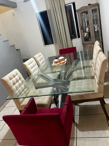Mesa de vidro 6 cadeiras e duas poltronas