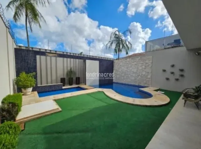 Sobrado à Venda em Jardim Caviúna, Rolândia - PR