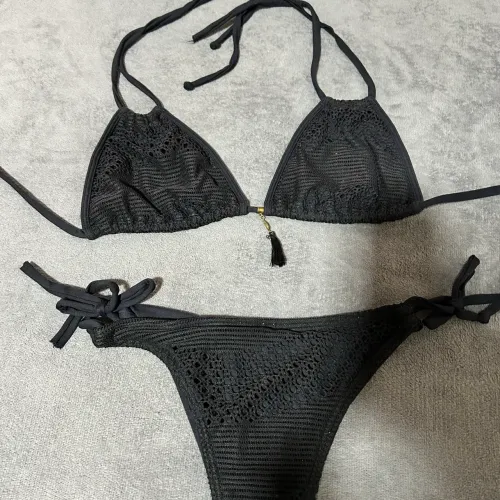 Biquíni preto com bordado