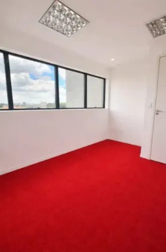 Sala Comercial para Locação na Vila Guarani - SP: Excelente Custo/Benefício! Estacionament
