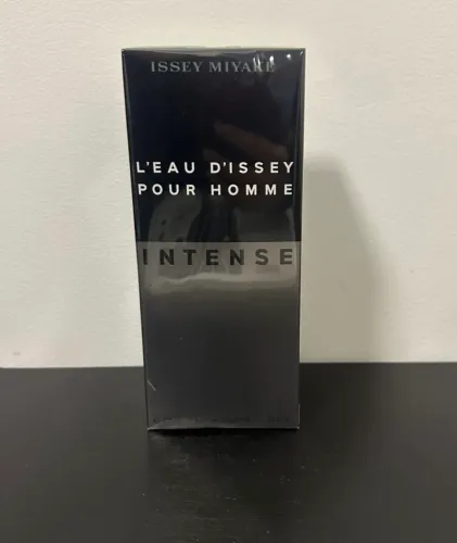 L?EUA D?ISSEY POUR HOMME INTENSE