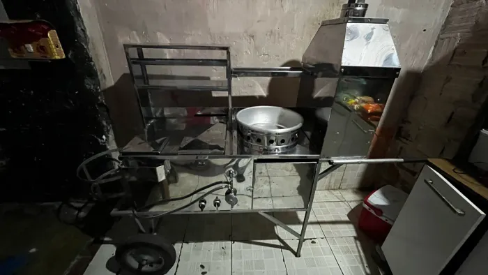 carrinho de cachorro quente e espetinho