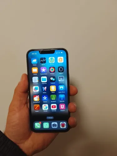 iPhone 14 93% de bateria