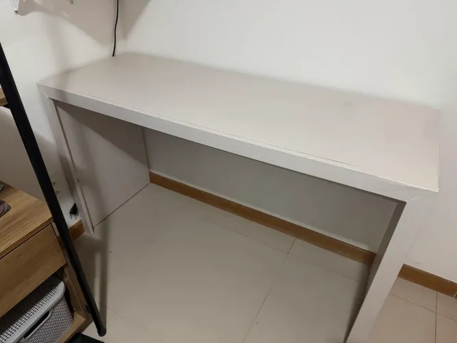 Escrivaninha Branca 1,27m - Moderna e Compacta