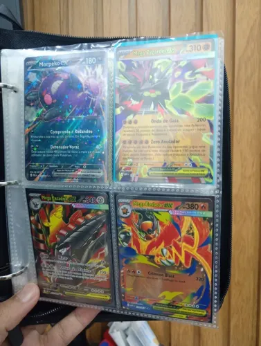Vendo Esse album com algumas cartas de pokemom da escuridão absoluta