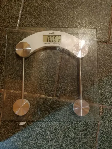 Vendo balança digital semi nova funcionando perfeitamente