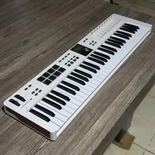 Teclado KEYLAB ESSENCIAL 61 - Arturia