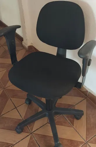 Cadeira Giratória com Braço Digitador