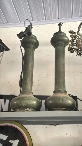 Par de abajures em latão fazer fiação (eles tem uns 60cm cada aprox)