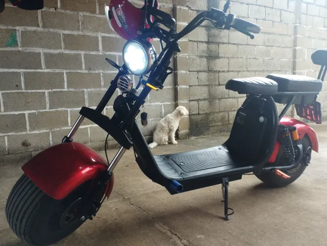 Linda scooter eletrica(emplacada)