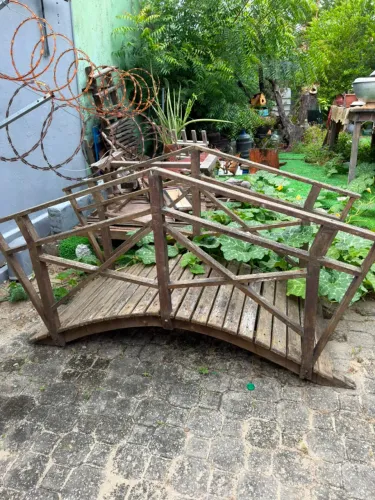 Ponte de Madeira Rústica Decorativa para Jardim e Lagos