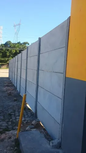 MURO DE PLACAS PREMOLDADOS 