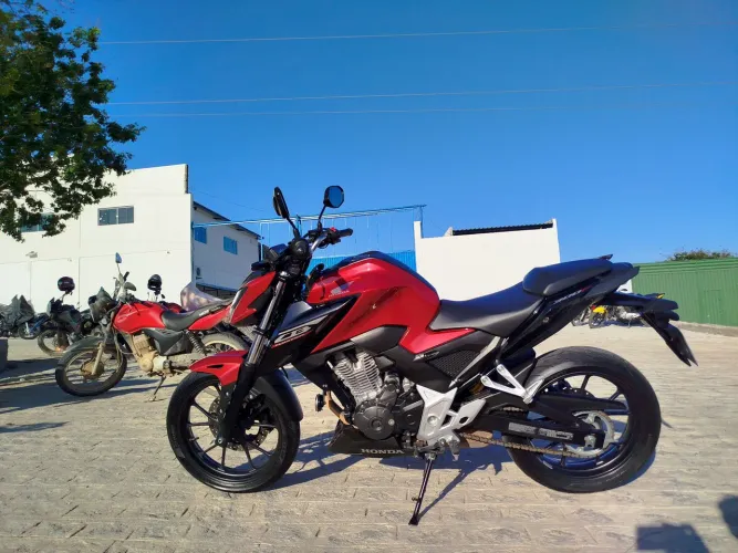 Honda cb 300f 2025 vermelha 