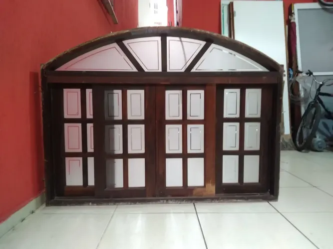 Vendo Janela de madeira em bom estado