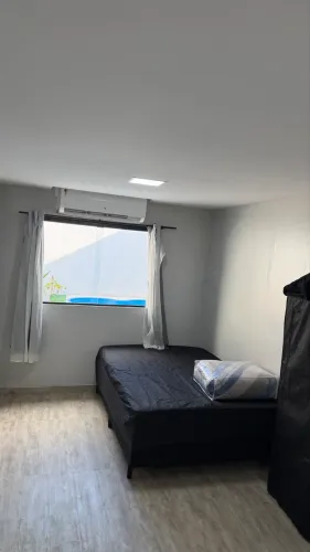 Casa com Piscina Privativa, Ar-Condicionado e Garagem |Próx. Av.das Torres