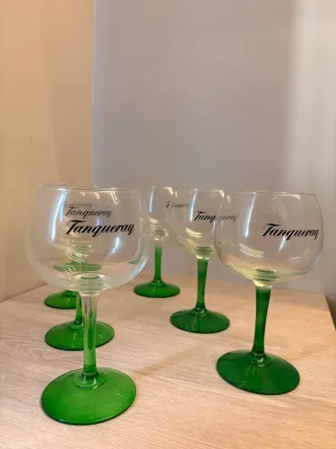 Jogo com 7 taças de gin original Tanqueray