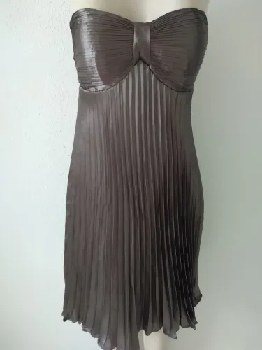 Vestido todo Plissado tomara que cai Midi no Precinho 