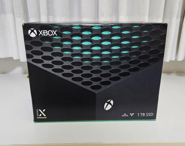 Xbox Series X 1TB Estado de Novo - Na Caixa c/ Todos os Acessórios