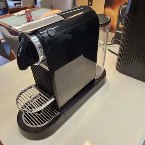 ? CONJUNTO NESPRESSO 220V + AEROCCINO 4 + CONTAINER DE CÁPSULAS