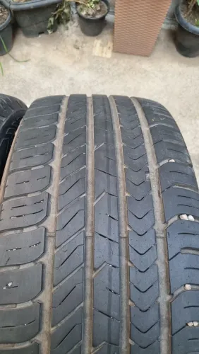 Par de pneu 225 50 17 Goodyear seminovos Sem defeito e com 80% de borracha