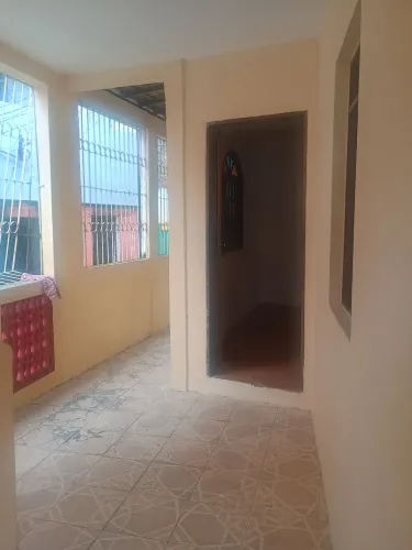 Alugo casa em Itapuã (1 quarto) 